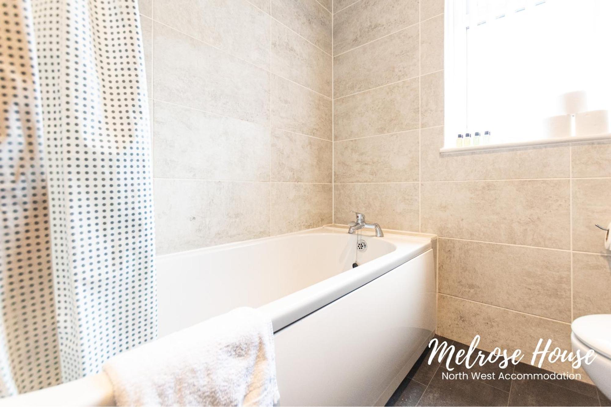 Manchester Work Stays 2Br Home With Parking & Wifi Extérieur photo